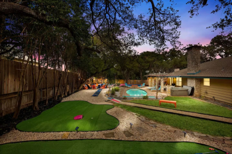 Tee off in your own backyard paradise! Enjoy a round of mini-golf, challenge friends, and soak in the sunshine. Fun for all ages, this playful retreat is perfect for making memories. Who’s ready for a hole-in-one? #MiniGolfFun