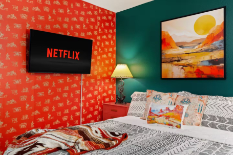 Unwind in this bold & cozy Western retreat! ✨ With rich desert hues, soft bedding, and your own TV for late-night Netflix, this room is the perfect escape after a day of adventure. Book your stay & relax in style! ️